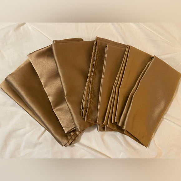 🚨4/$20 Sale!🚨 Bronze dinner napkins - Picture 1 of 2
